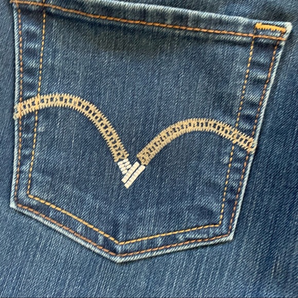 Like new Levi’s 512 slimming boot cut - Picture 4 of 8